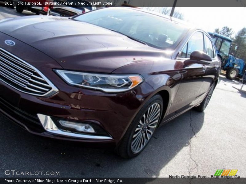 Burgundy Velvet / Medium Light Stone 2017 Ford Fusion SE