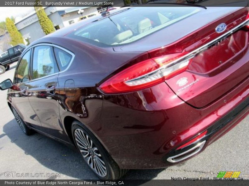 Burgundy Velvet / Medium Light Stone 2017 Ford Fusion SE