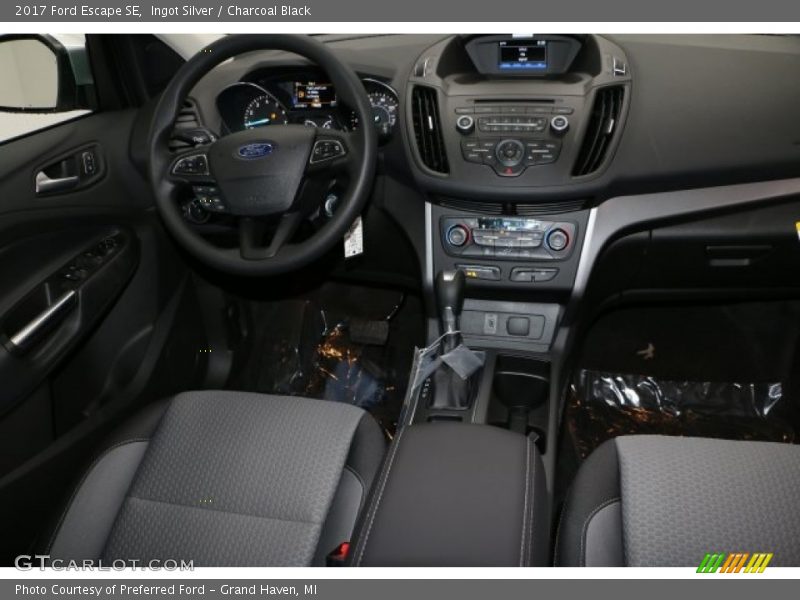 Ingot Silver / Charcoal Black 2017 Ford Escape SE