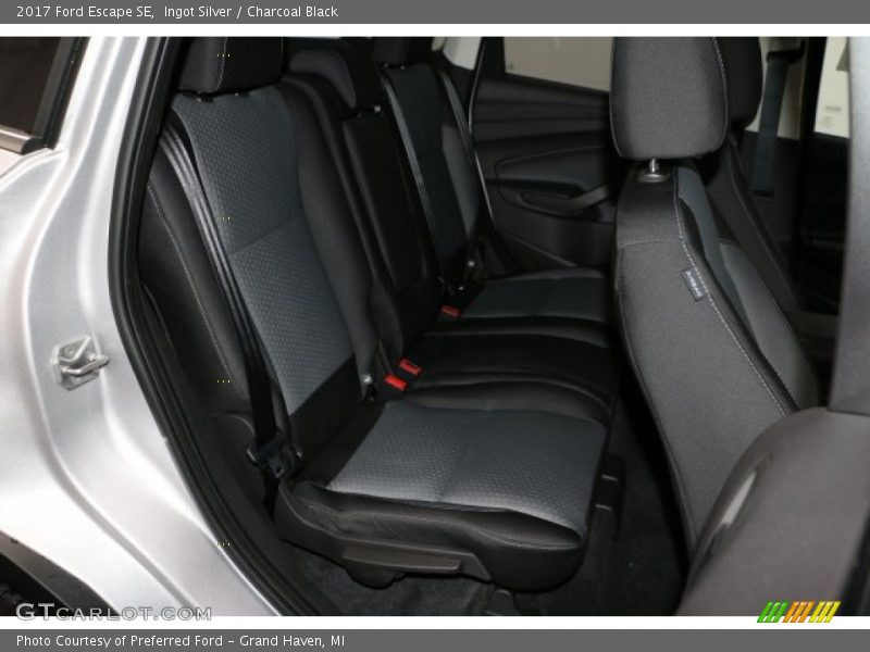 Ingot Silver / Charcoal Black 2017 Ford Escape SE