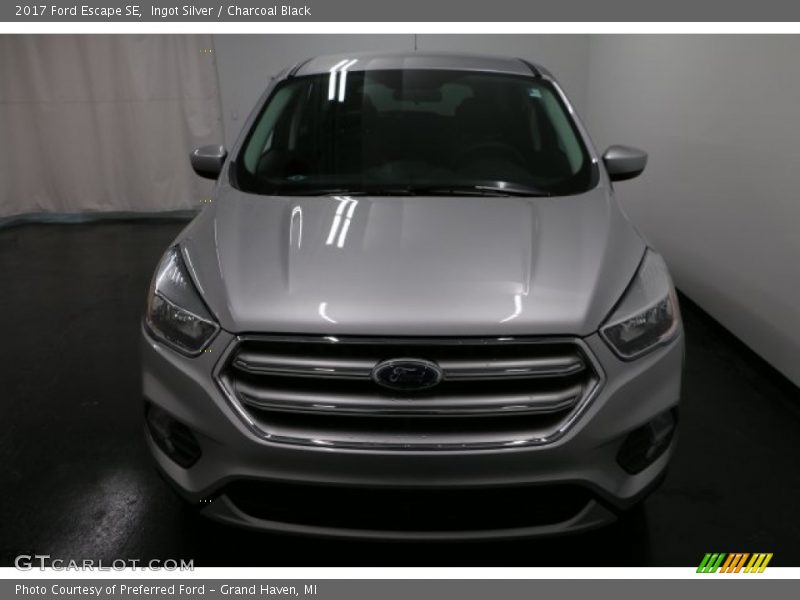 Ingot Silver / Charcoal Black 2017 Ford Escape SE