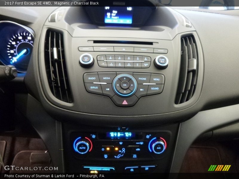 Magnetic / Charcoal Black 2017 Ford Escape SE 4WD
