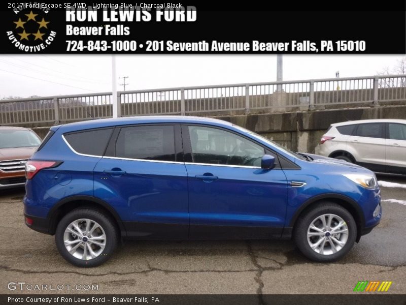 Lightning Blue / Charcoal Black 2017 Ford Escape SE 4WD
