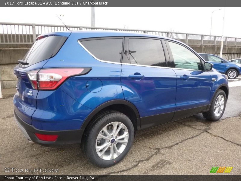 Lightning Blue / Charcoal Black 2017 Ford Escape SE 4WD
