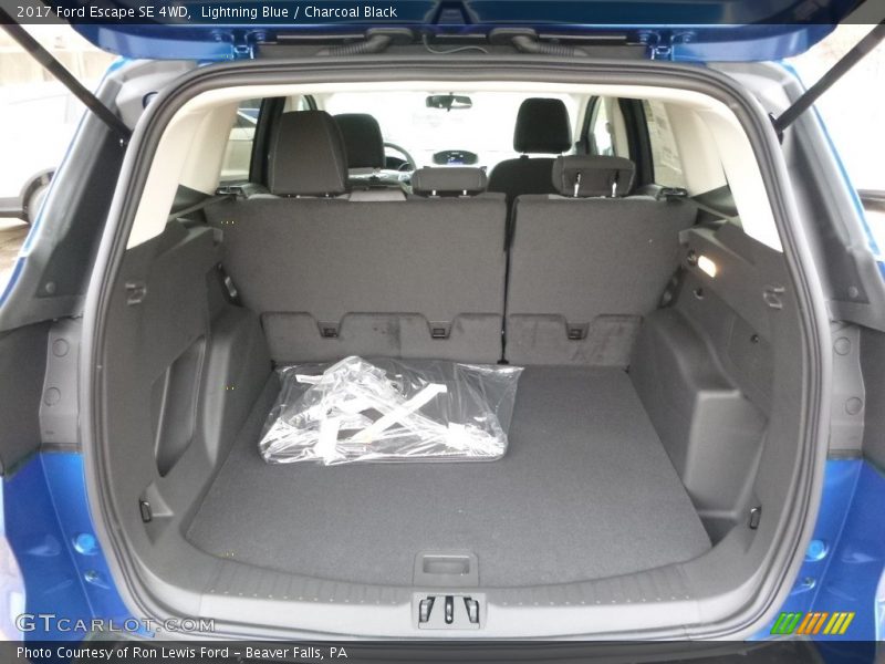 Lightning Blue / Charcoal Black 2017 Ford Escape SE 4WD
