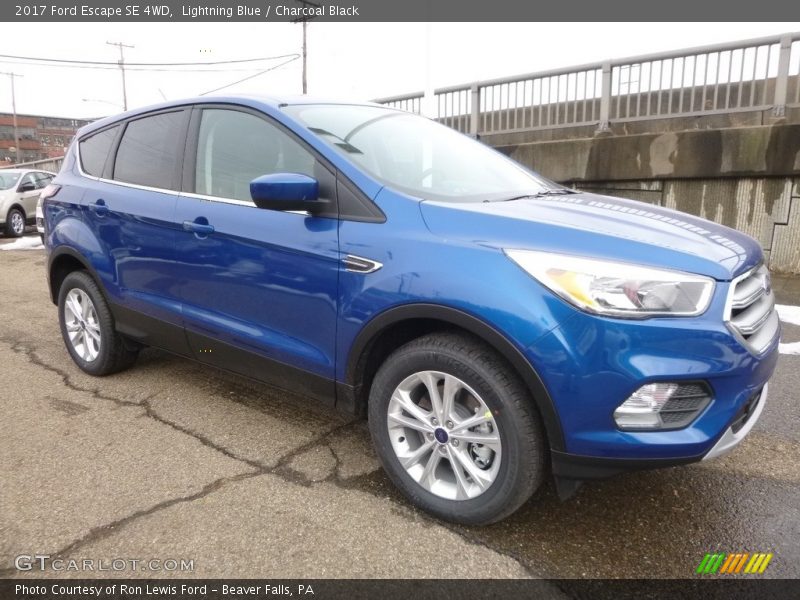 Lightning Blue / Charcoal Black 2017 Ford Escape SE 4WD