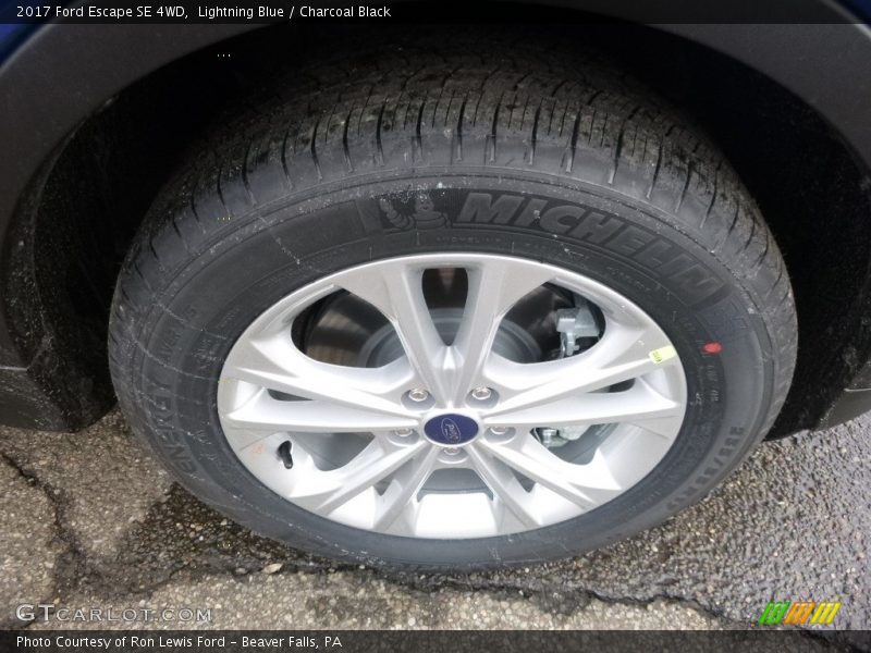 Lightning Blue / Charcoal Black 2017 Ford Escape SE 4WD
