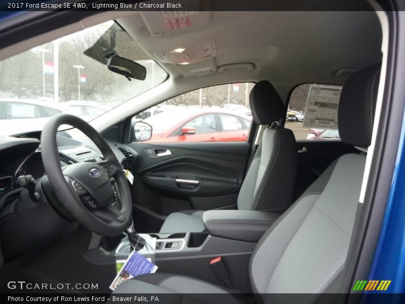 Lightning Blue / Charcoal Black 2017 Ford Escape SE 4WD