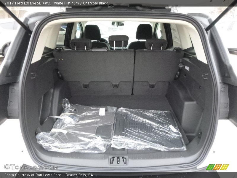 White Platinum / Charcoal Black 2017 Ford Escape SE 4WD