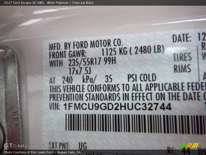 White Platinum / Charcoal Black 2017 Ford Escape SE 4WD