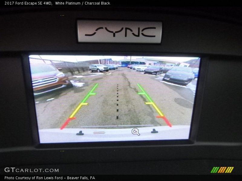 White Platinum / Charcoal Black 2017 Ford Escape SE 4WD