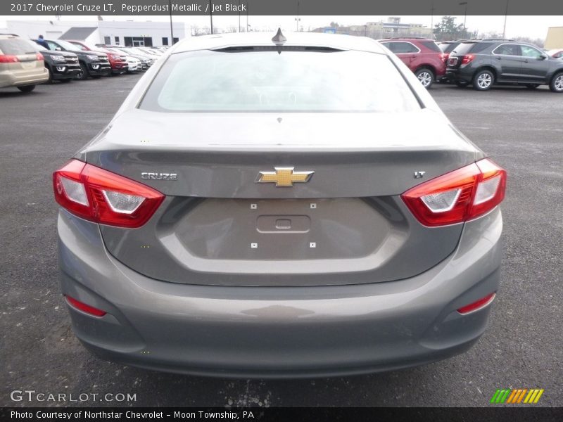 Pepperdust Metallic / Jet Black 2017 Chevrolet Cruze LT