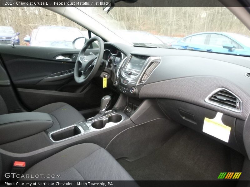 Pepperdust Metallic / Jet Black 2017 Chevrolet Cruze LT