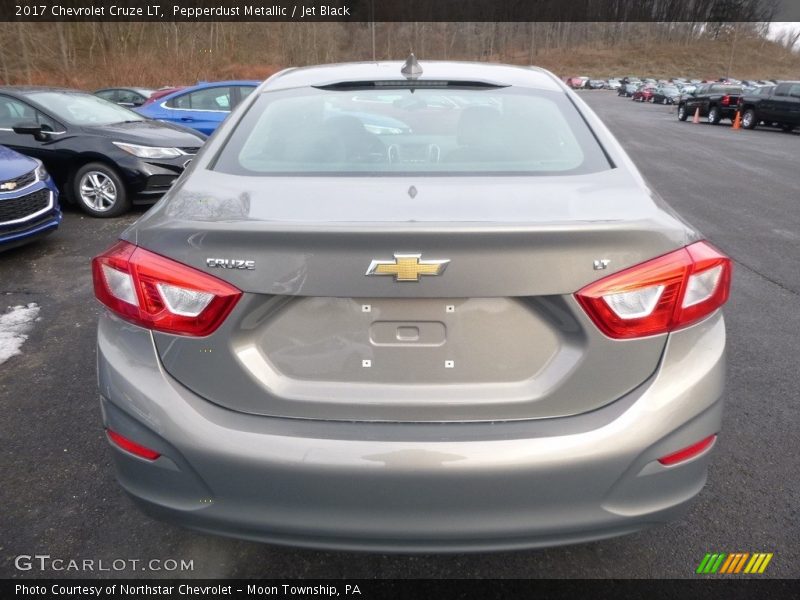 Pepperdust Metallic / Jet Black 2017 Chevrolet Cruze LT