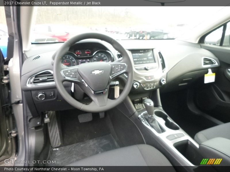 Pepperdust Metallic / Jet Black 2017 Chevrolet Cruze LT