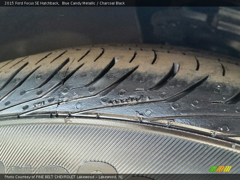 Blue Candy Metallic / Charcoal Black 2015 Ford Focus SE Hatchback