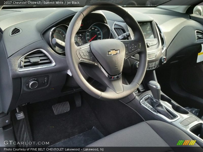 Summit White / Jet Black 2017 Chevrolet Cruze LT