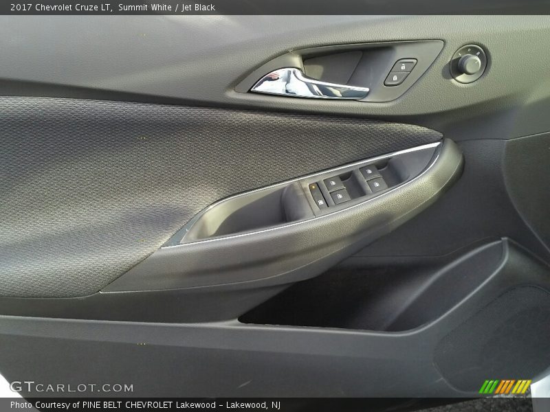 Summit White / Jet Black 2017 Chevrolet Cruze LT