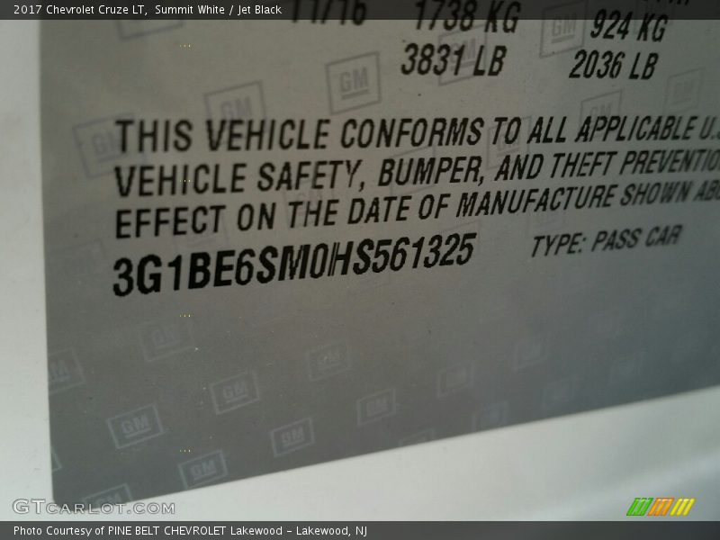 Summit White / Jet Black 2017 Chevrolet Cruze LT