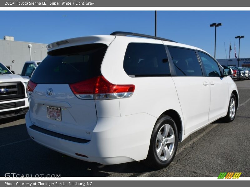 Super White / Light Gray 2014 Toyota Sienna LE