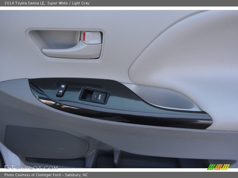 Super White / Light Gray 2014 Toyota Sienna LE