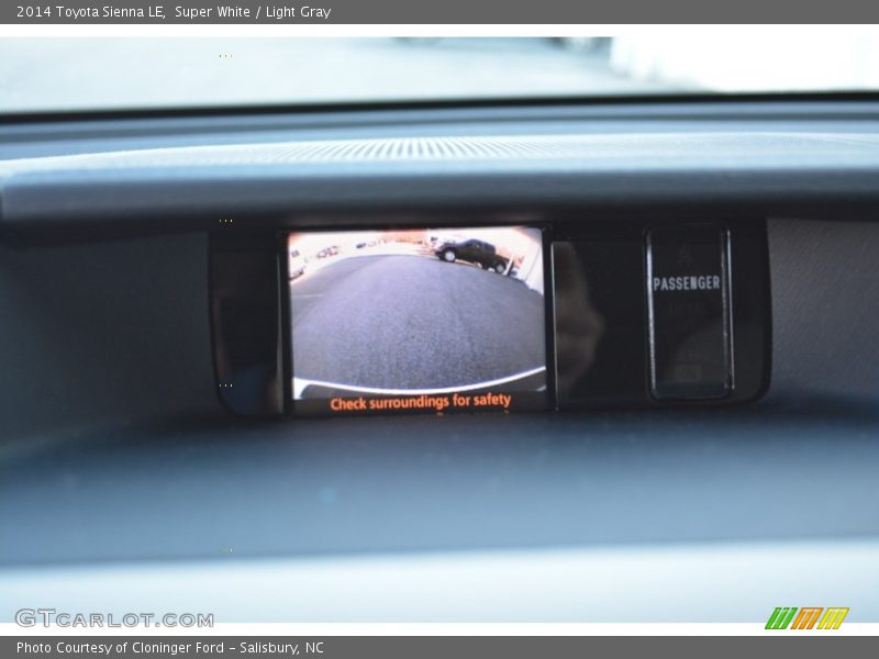 Super White / Light Gray 2014 Toyota Sienna LE