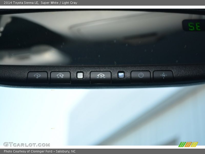 Super White / Light Gray 2014 Toyota Sienna LE