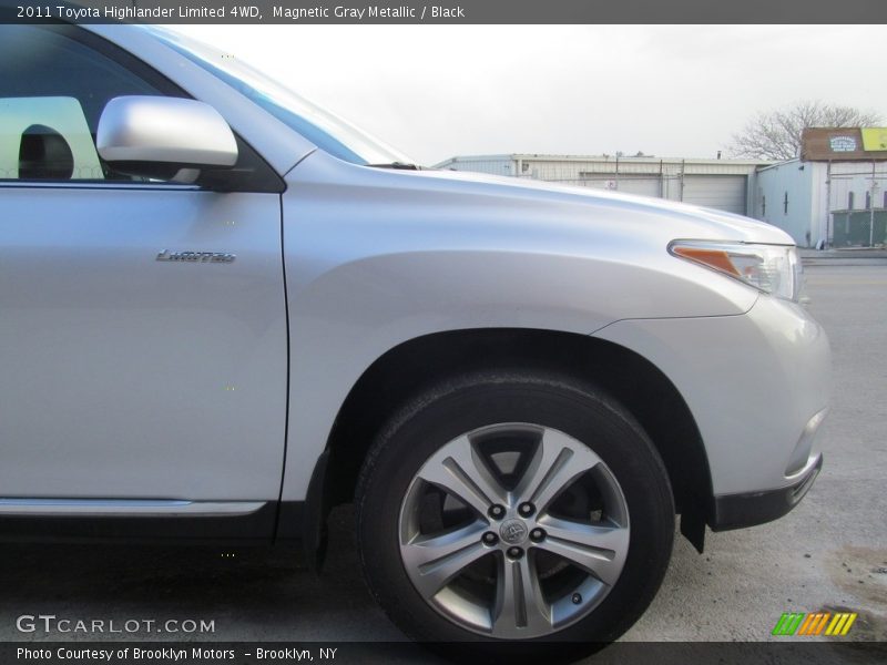 Magnetic Gray Metallic / Black 2011 Toyota Highlander Limited 4WD