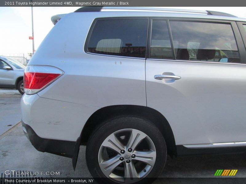 Magnetic Gray Metallic / Black 2011 Toyota Highlander Limited 4WD