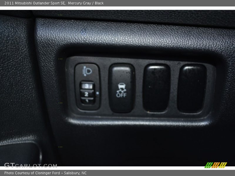 Mercury Gray / Black 2011 Mitsubishi Outlander Sport SE