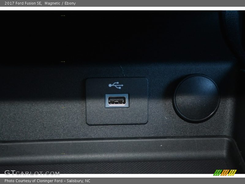 Magnetic / Ebony 2017 Ford Fusion SE