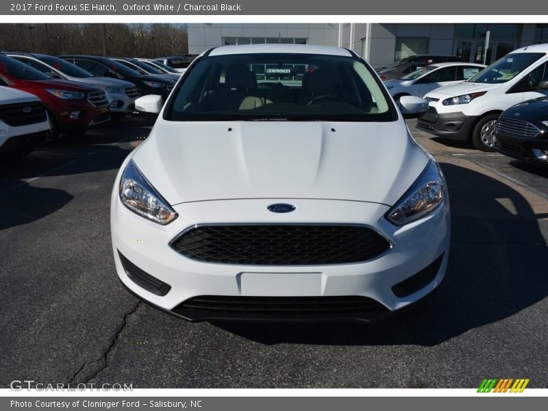 Oxford White / Charcoal Black 2017 Ford Focus SE Hatch