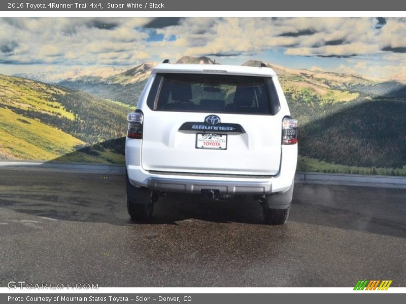 Super White / Black 2016 Toyota 4Runner Trail 4x4