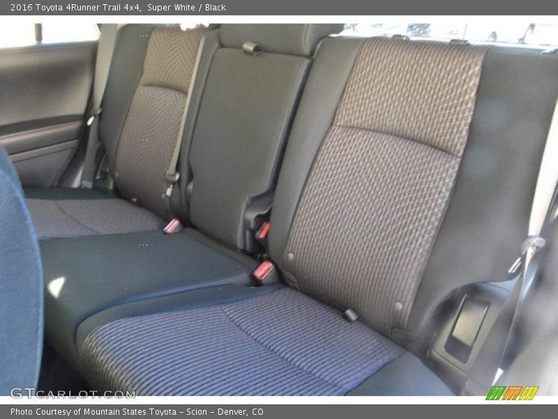Super White / Black 2016 Toyota 4Runner Trail 4x4