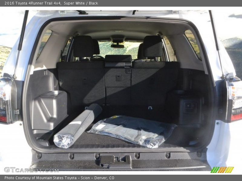 Super White / Black 2016 Toyota 4Runner Trail 4x4