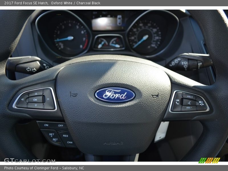 Oxford White / Charcoal Black 2017 Ford Focus SE Hatch