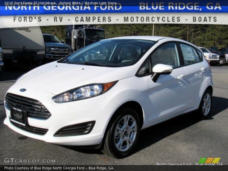 Oxford White / Medium Light Stone 2016 Ford Fiesta SE Hatchback