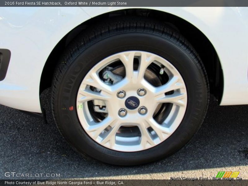 Oxford White / Medium Light Stone 2016 Ford Fiesta SE Hatchback