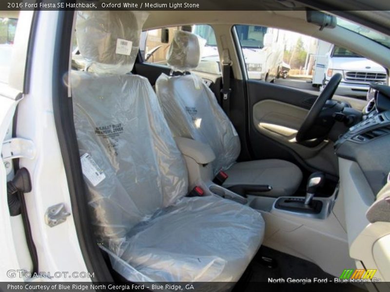 Oxford White / Medium Light Stone 2016 Ford Fiesta SE Hatchback