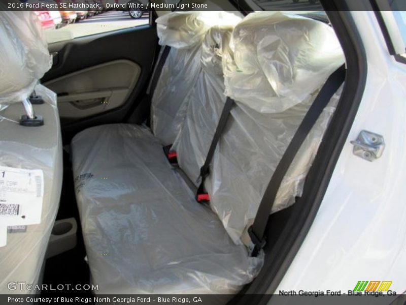 Oxford White / Medium Light Stone 2016 Ford Fiesta SE Hatchback