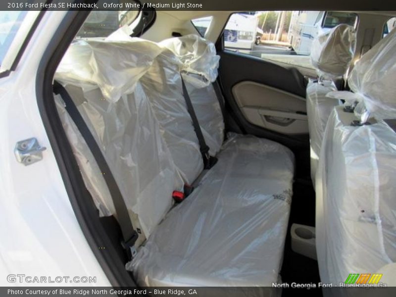 Oxford White / Medium Light Stone 2016 Ford Fiesta SE Hatchback