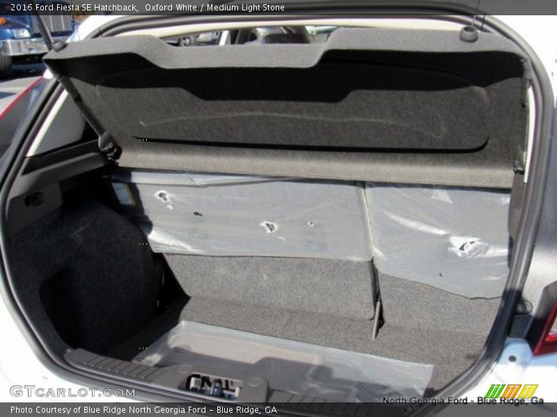 Oxford White / Medium Light Stone 2016 Ford Fiesta SE Hatchback