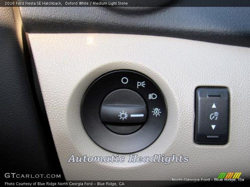 Oxford White / Medium Light Stone 2016 Ford Fiesta SE Hatchback