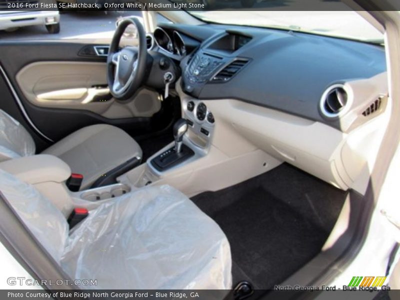 Oxford White / Medium Light Stone 2016 Ford Fiesta SE Hatchback