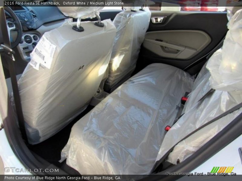 Oxford White / Medium Light Stone 2016 Ford Fiesta SE Hatchback