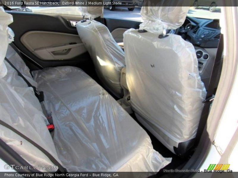 Oxford White / Medium Light Stone 2016 Ford Fiesta SE Hatchback