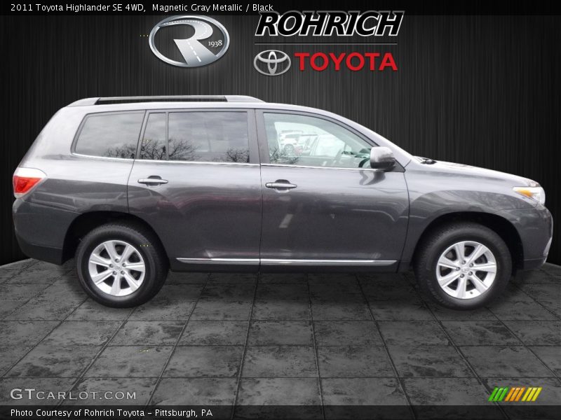 Magnetic Gray Metallic / Black 2011 Toyota Highlander SE 4WD