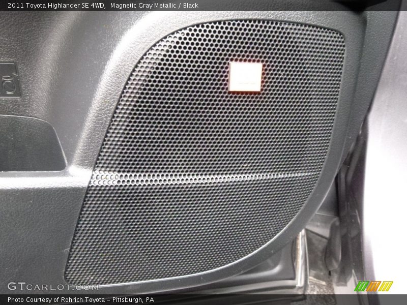 Magnetic Gray Metallic / Black 2011 Toyota Highlander SE 4WD