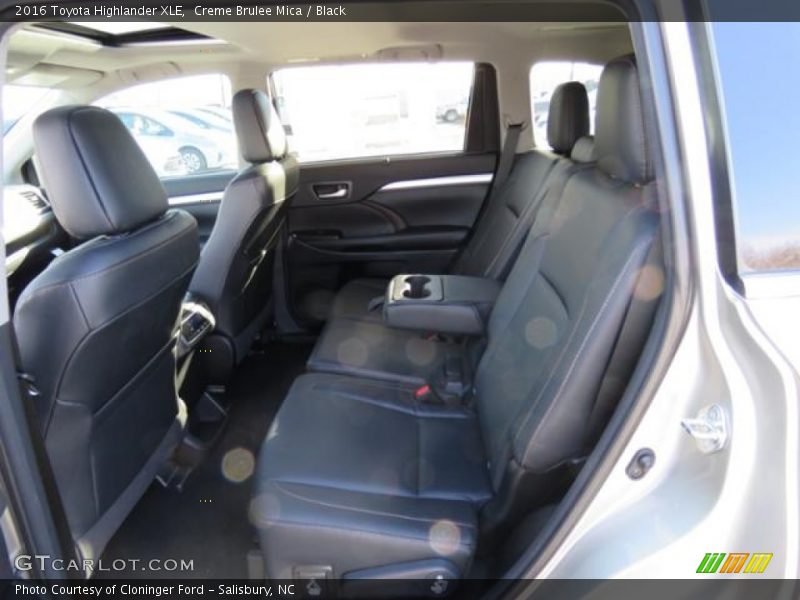 Creme Brulee Mica / Black 2016 Toyota Highlander XLE