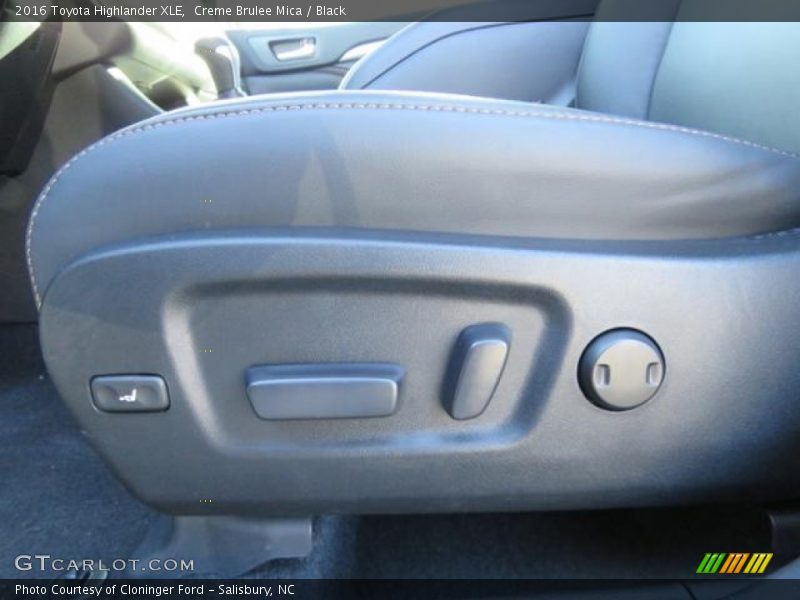 Creme Brulee Mica / Black 2016 Toyota Highlander XLE